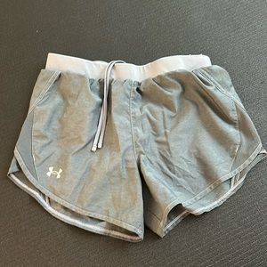 Fly By 2.0 Under Armour shorts in small, dark grey